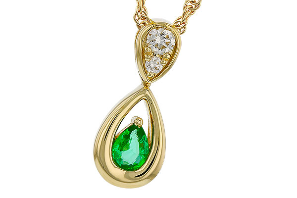 C275-22687: NECKLACE .10 EMERALD .16 TGW (4x3 EMER)