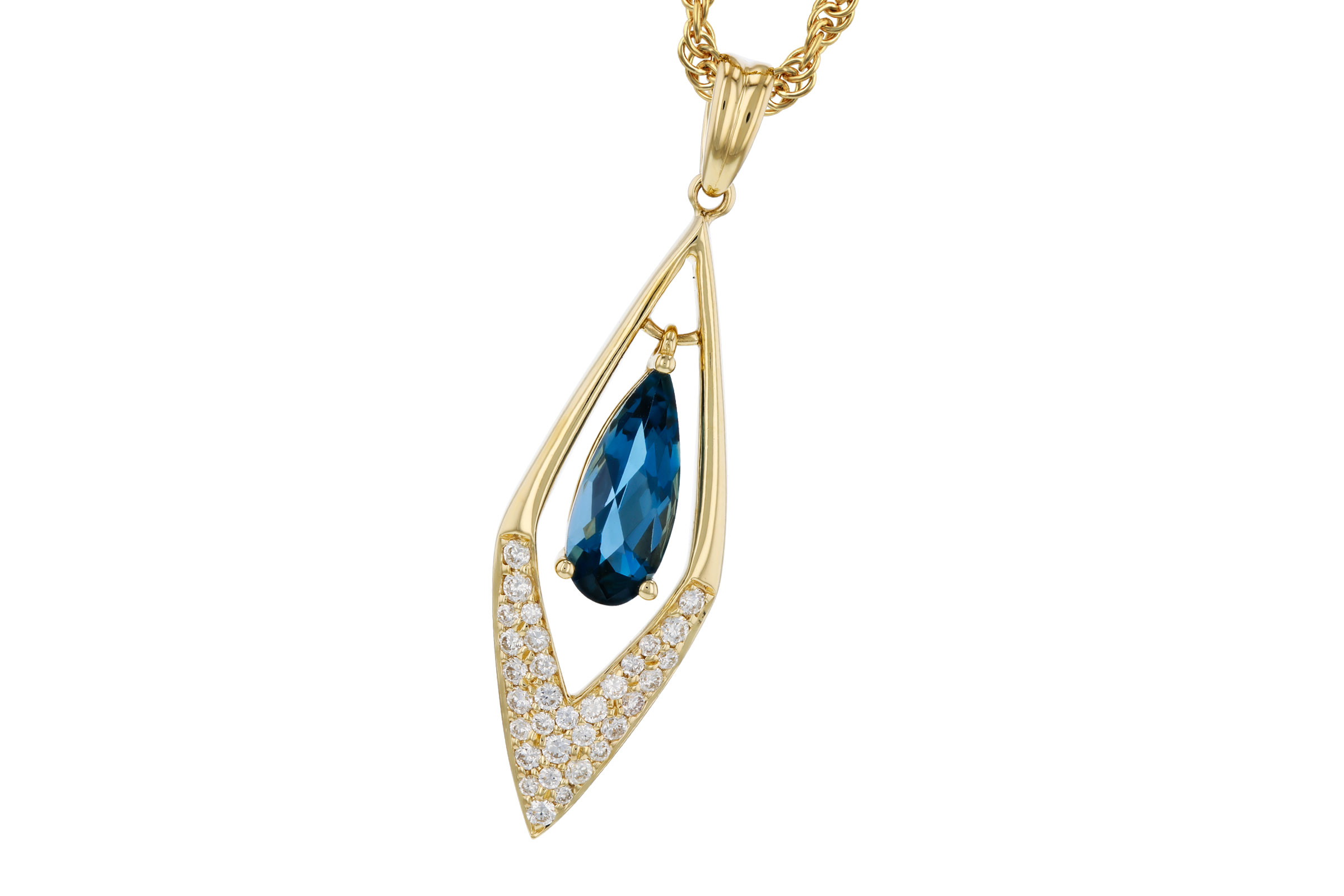 C276-11759: NECK .85 LONDON BLUE TOPAZ 1.02 TGW (10x4MM LBT)