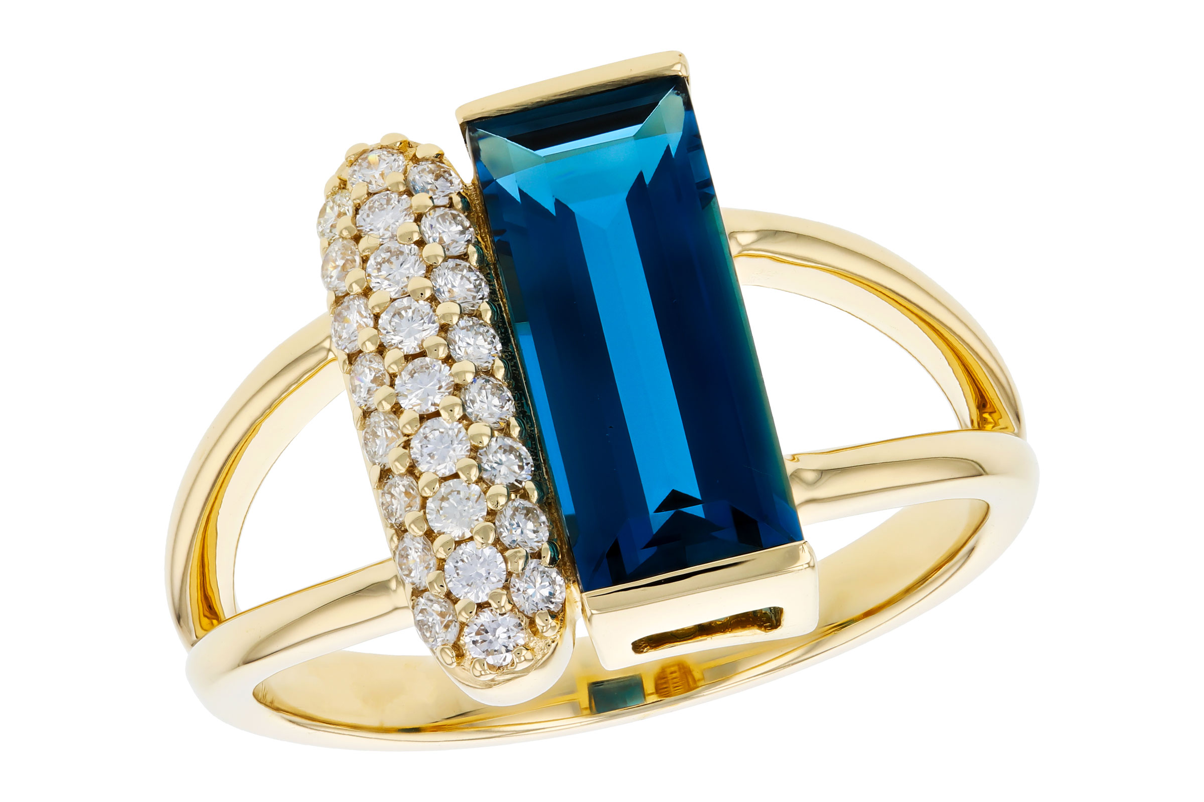 F276-11750: LDS RG 2.67 LONDON BLUE TOPAZ 2.92 TGW (12x5MM BT)
