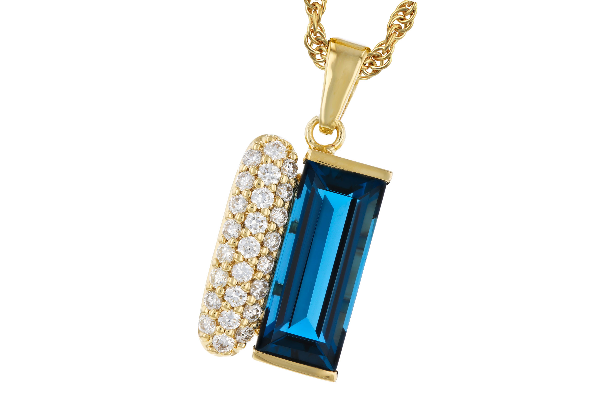 F276-11759: NECK 2.67 LONDON BLUE TOPAZ 2.92 TGW (12x5MM BT)